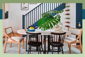 Real Simple Home 2022 Maltricks, Esszimmer mit blauer Treppe