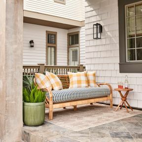1-1-real-simple-home-2022-florida-Back-Porch-459